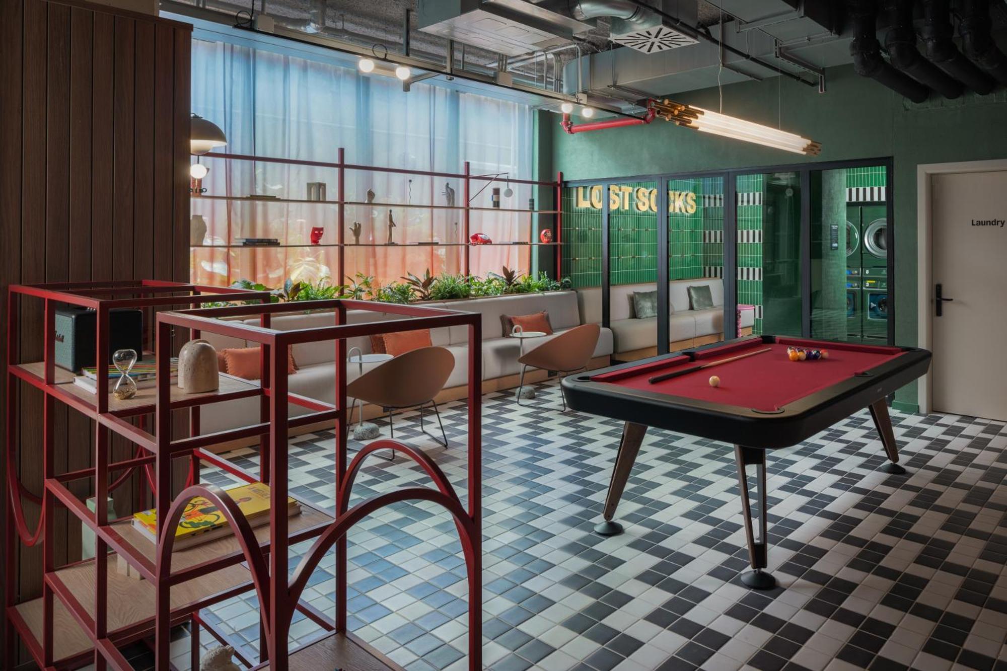 The Social Hub Extended * Rom